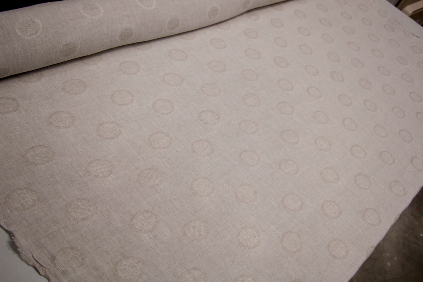 String Ring Around Jacquard Linen - Image 4
