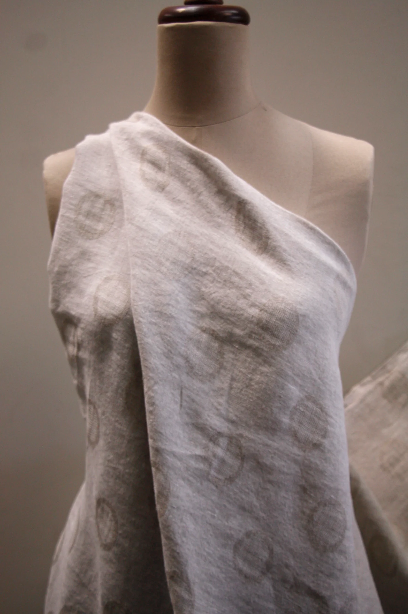 String Ring Around Jacquard Linen - Image 5