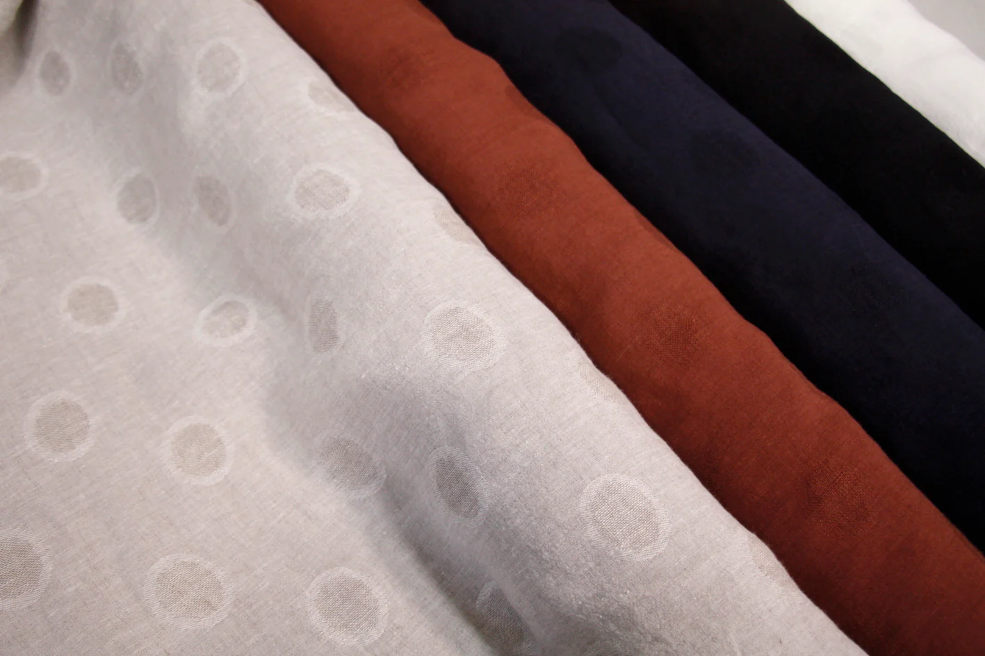 String Ring Around Jacquard Linen - Image 6