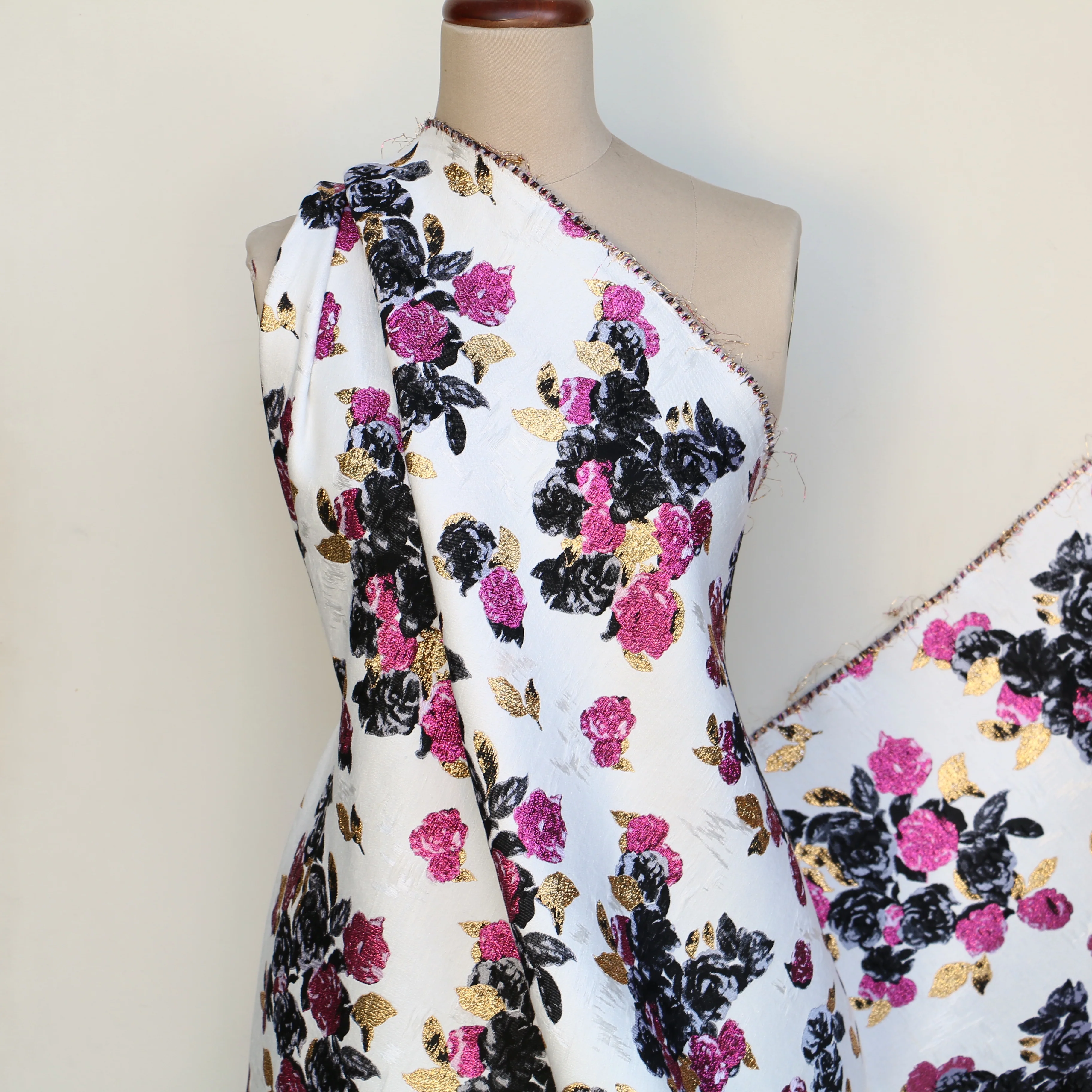 Cream & Magenta Brocade - Image 6