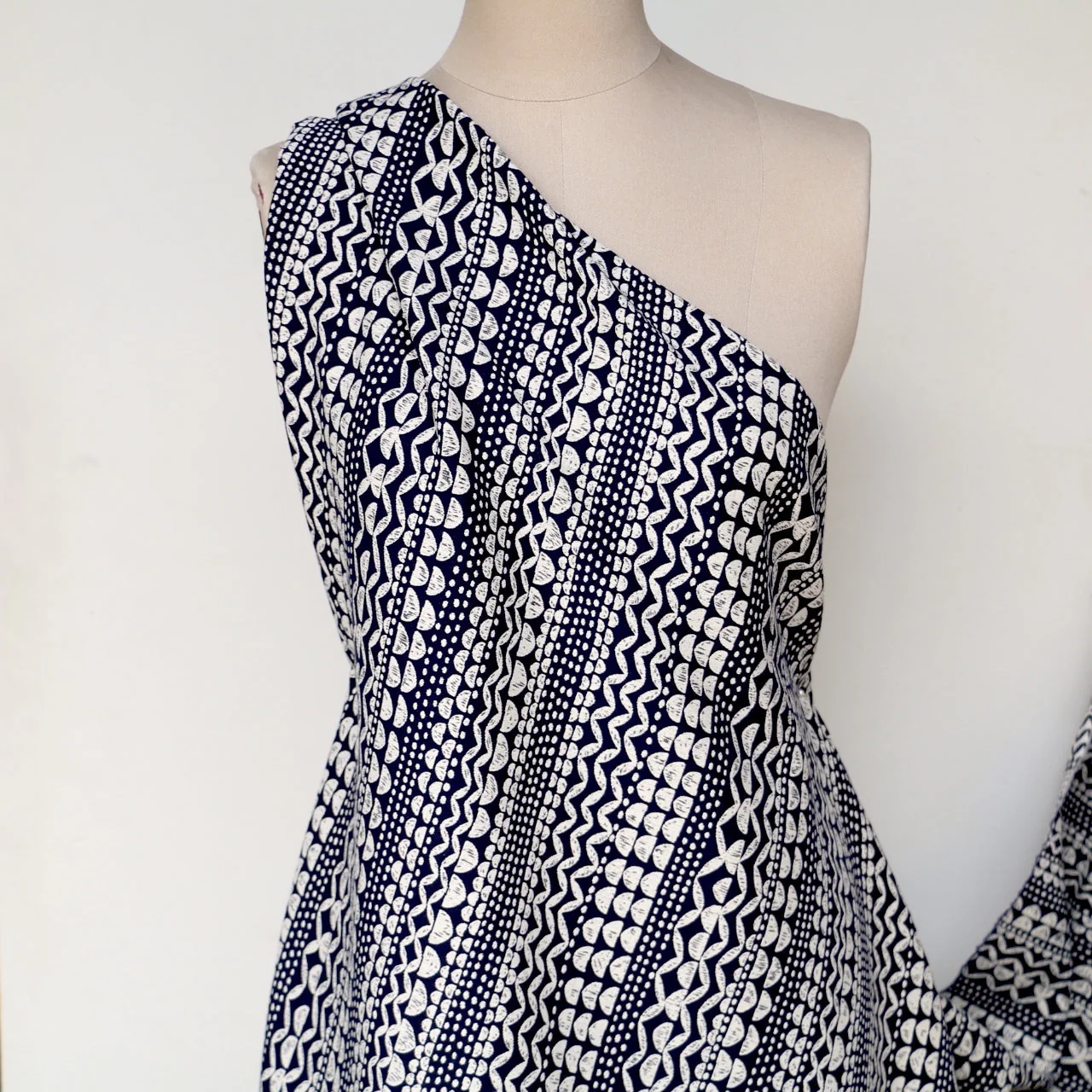 Curves In The Line - Image 5