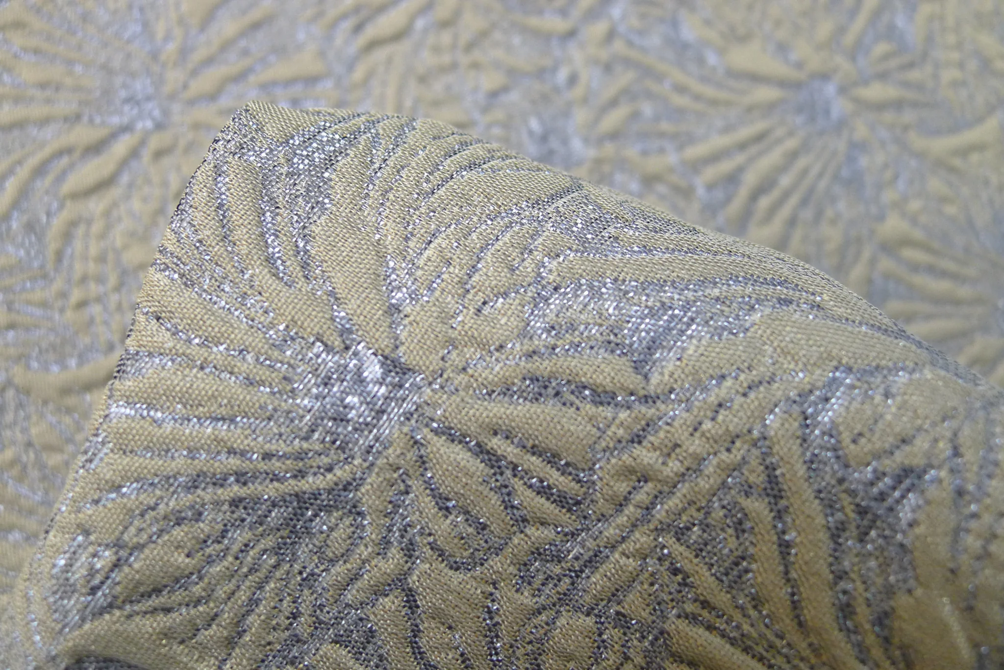Daisie Hileynth Jacquard