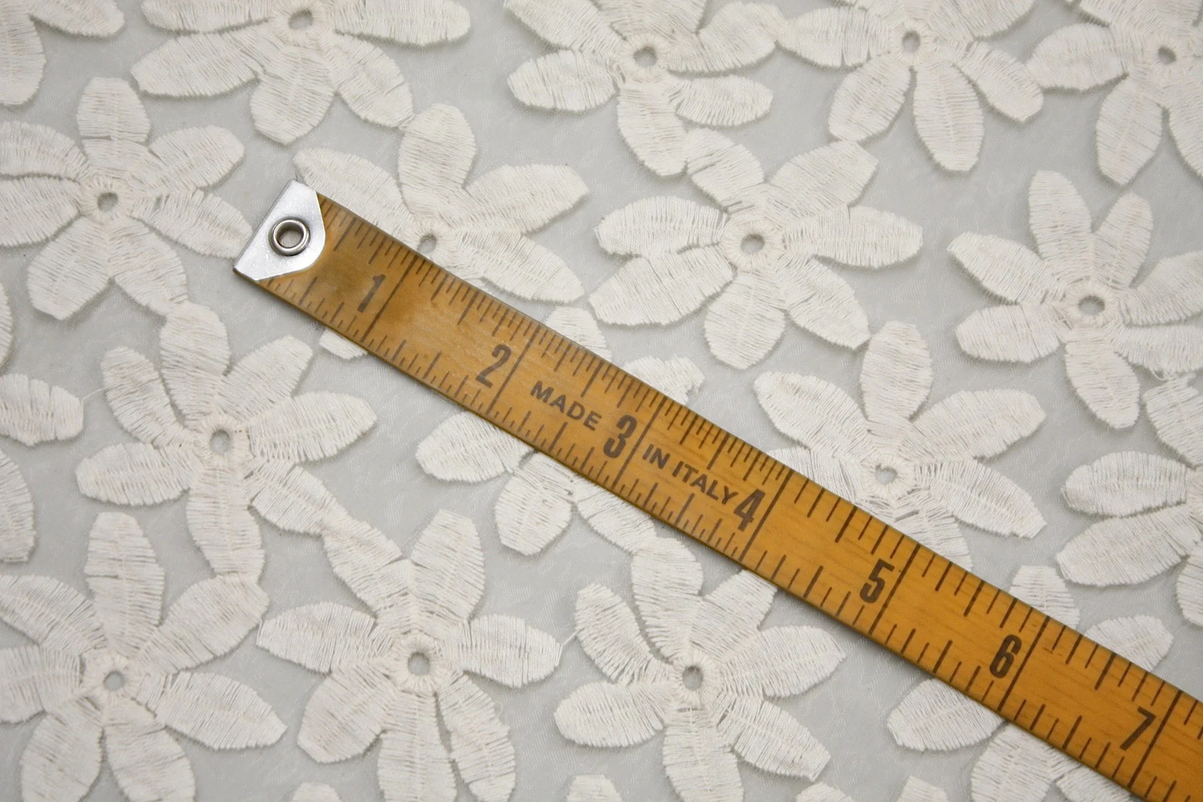 Daisy Cream - Image 3
