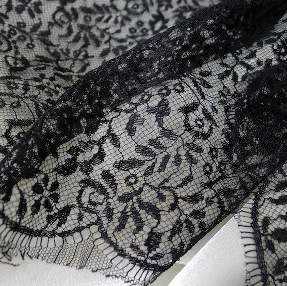 Danielle Noir Lace - Image 4
