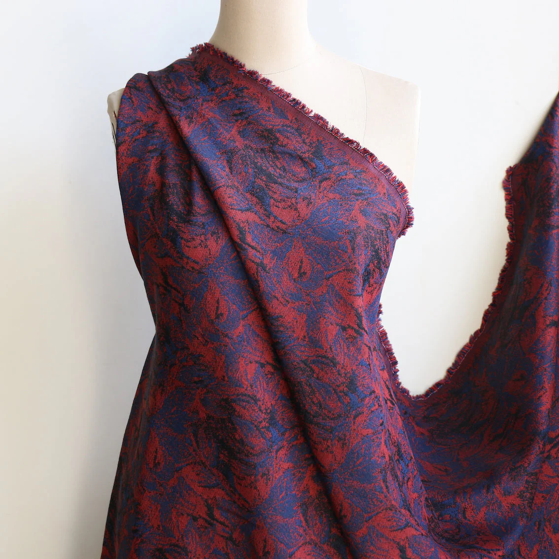 Daria Jacquard Red/Navy - Image 5