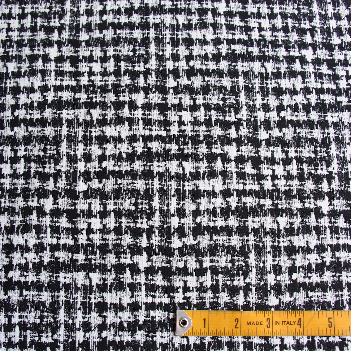 Disintegrating Squares Black - Image 4