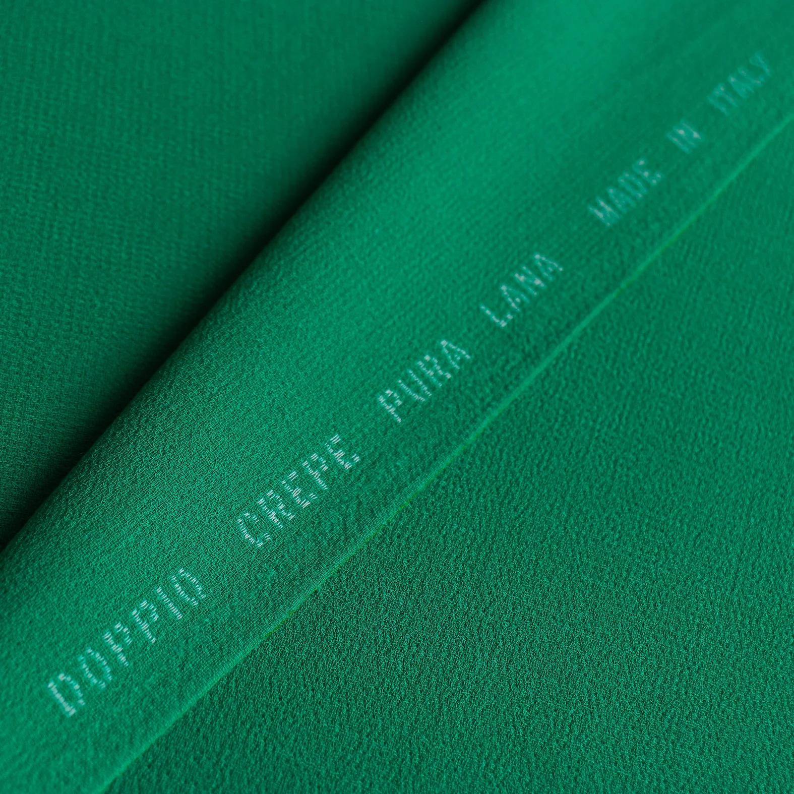Doppio Crepe Vivid Green - Image 3
