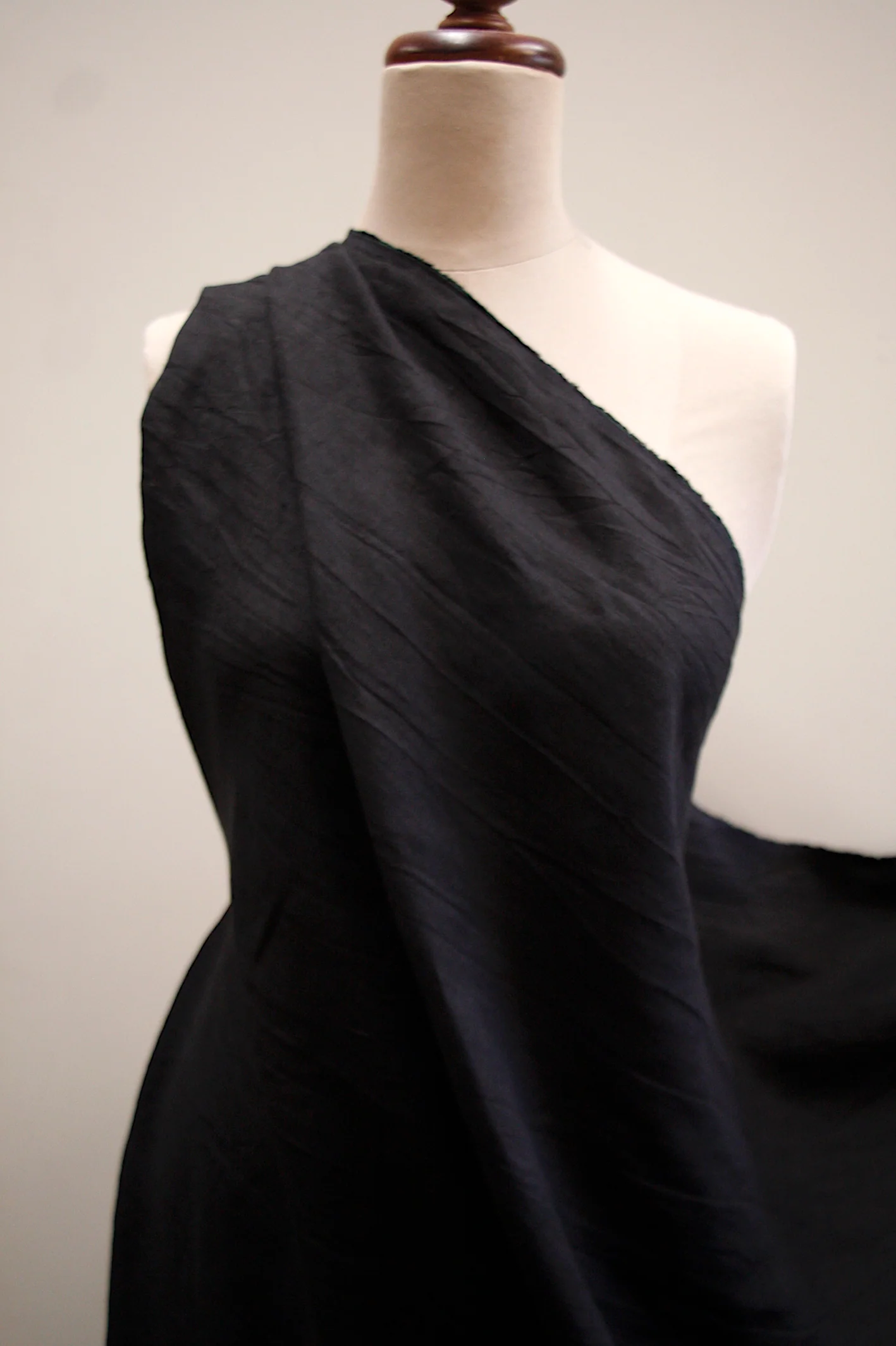 Ebony Crush Washed Linen - Image 3
