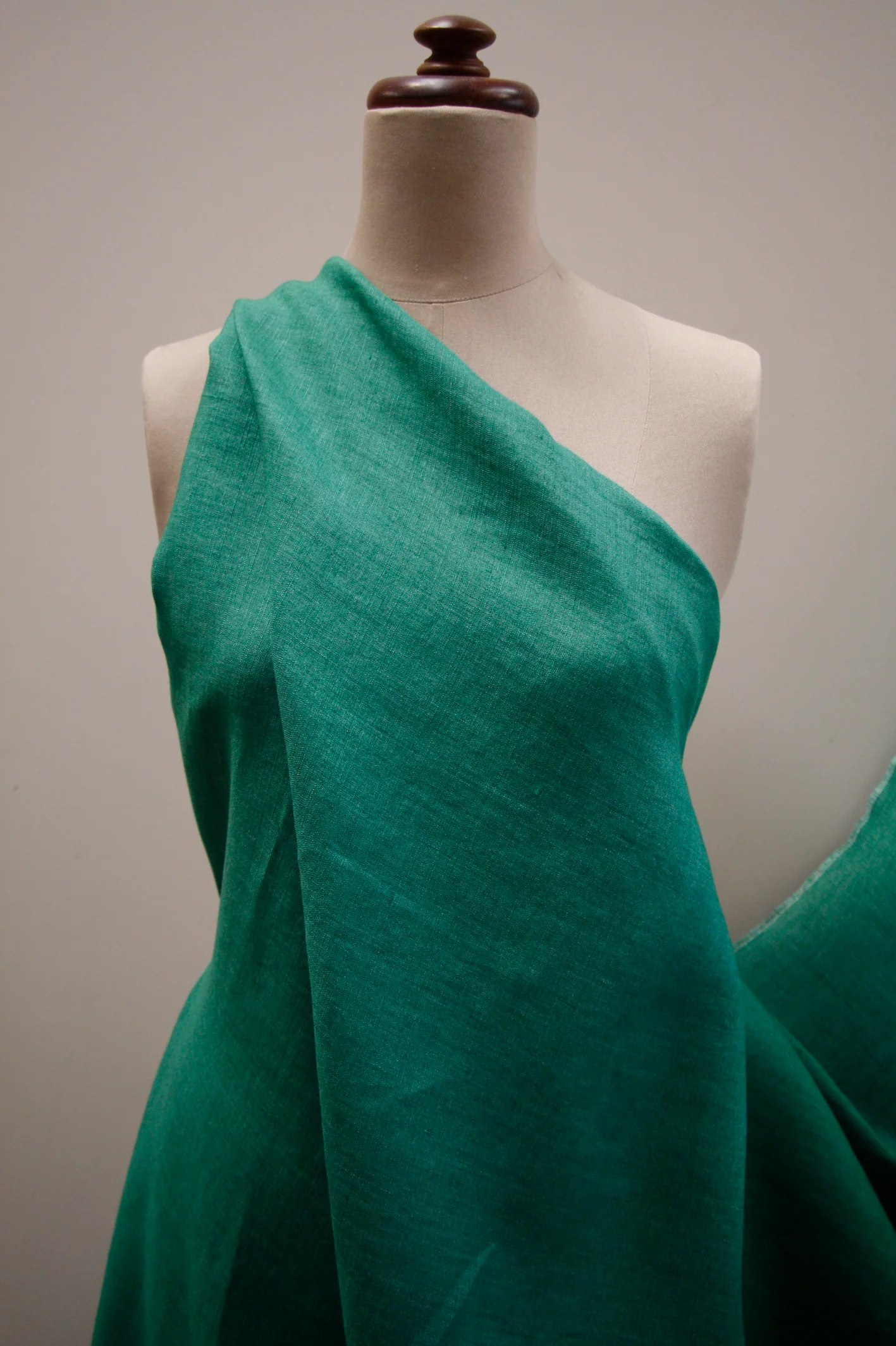 Emerald Leon - Image 3