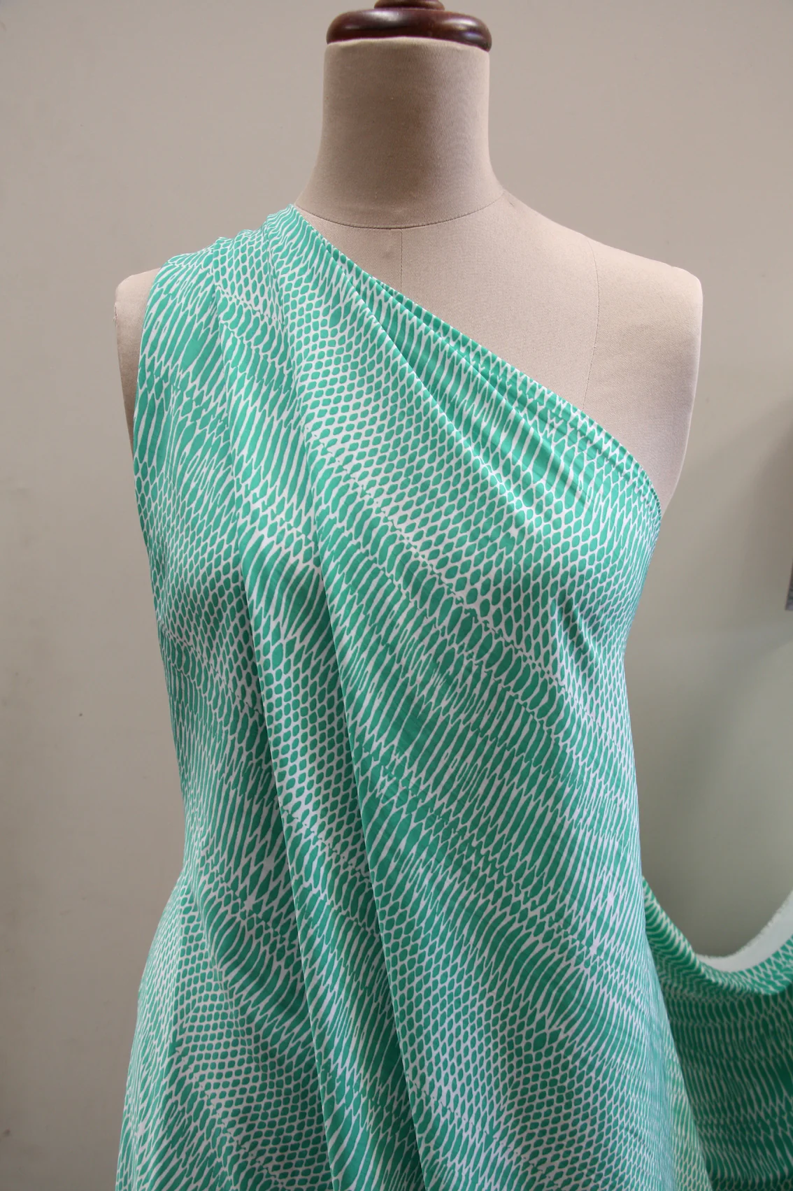 Emerald Snaking - Image 5