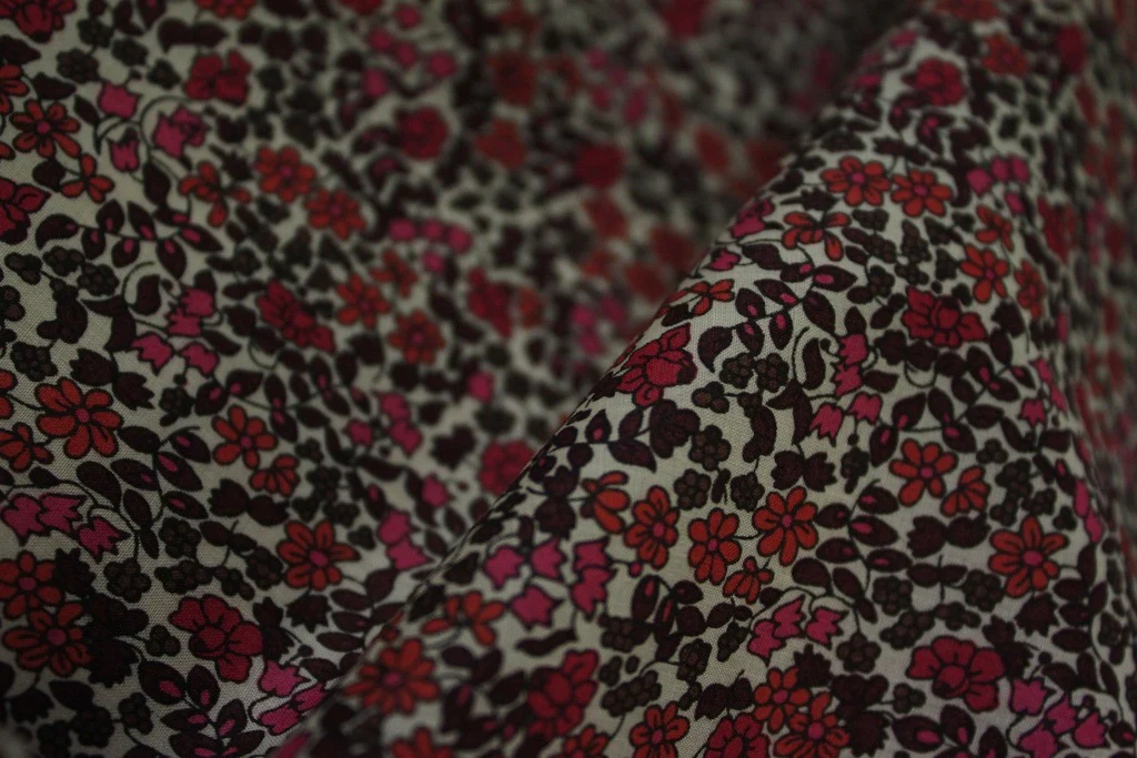 Emilia's Flowers Pink - Tana Lawn (mel)