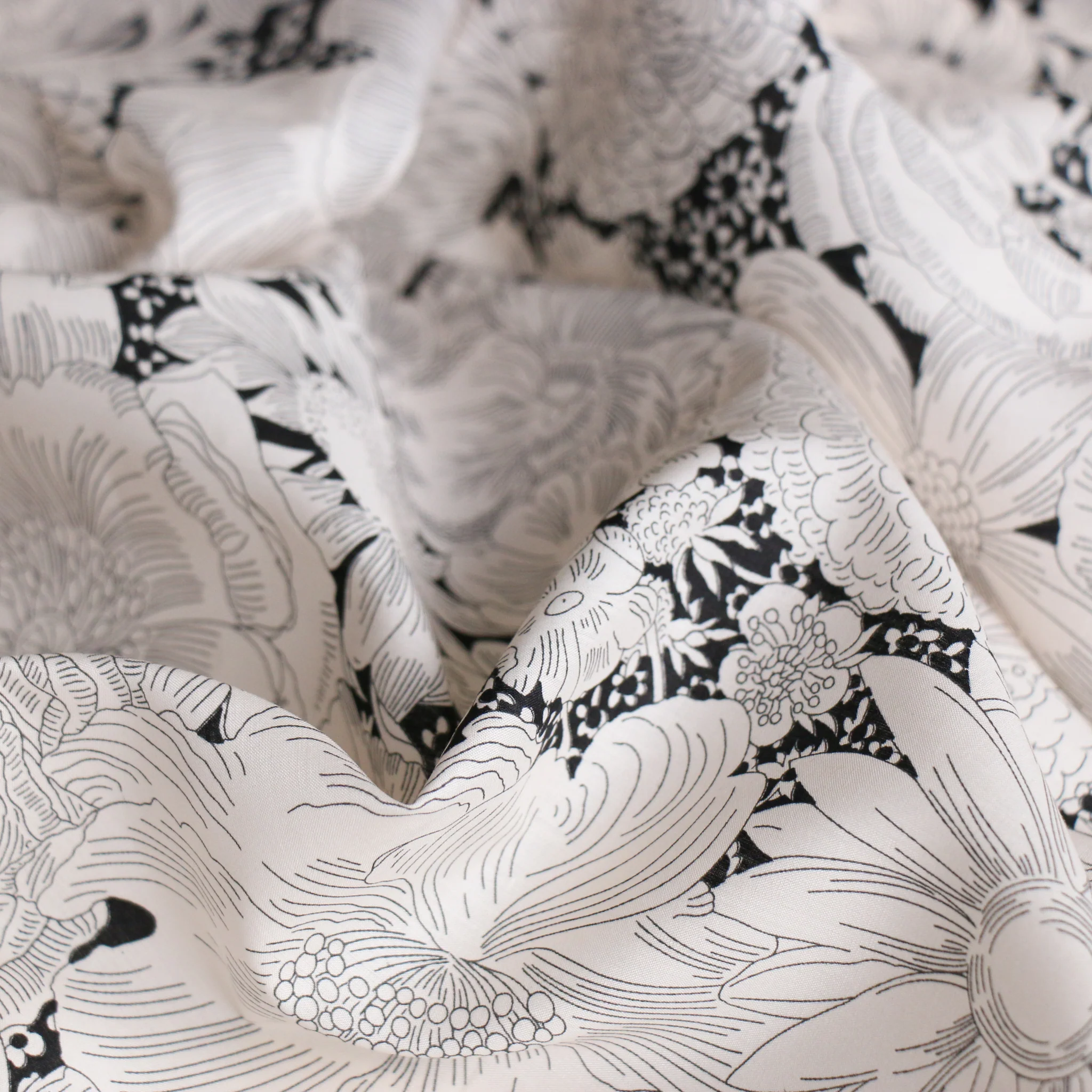 English Bloom - Liberty Tana Lawn™ - Image 2