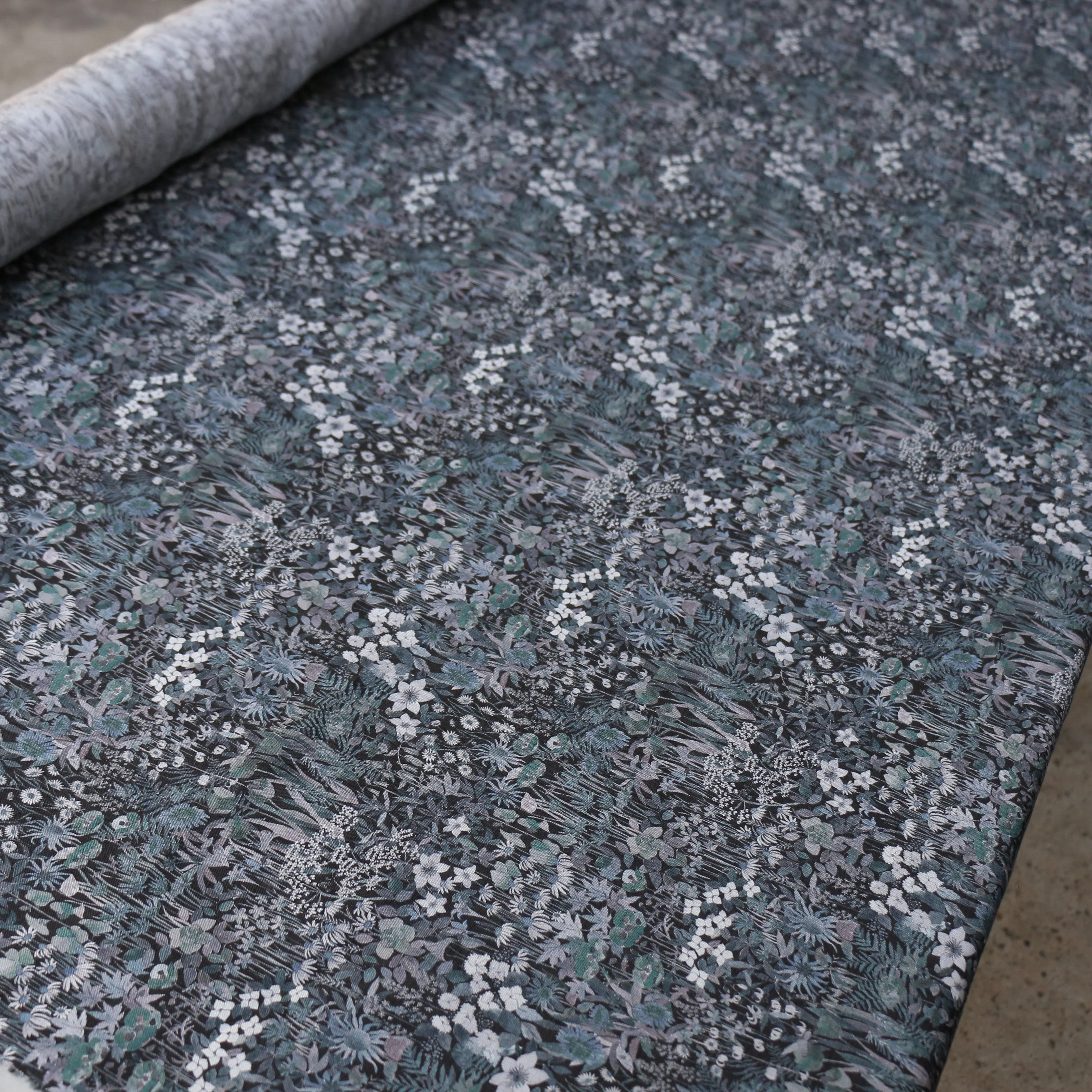 Faria Flower Grey - Liberty Sycamore Linen - Image 4
