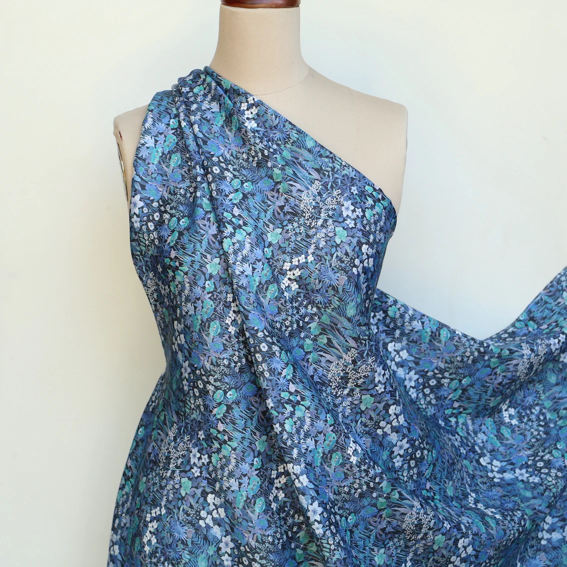 Faria Flowers Blue - Liberty Sycamore Linen - Image 6