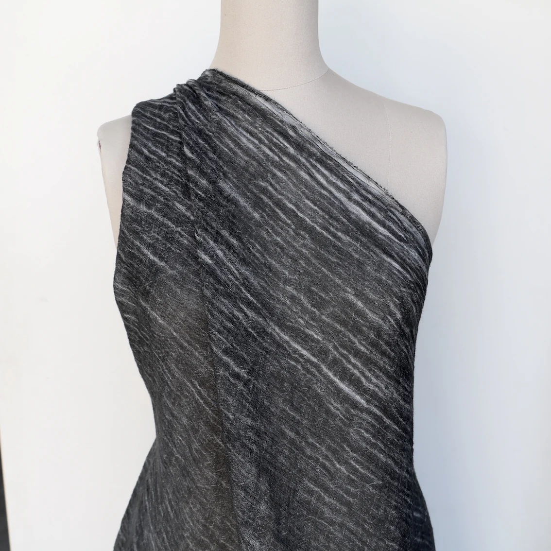 Faro Smoke Tie-Dyed Crinkle Linen - Image 3