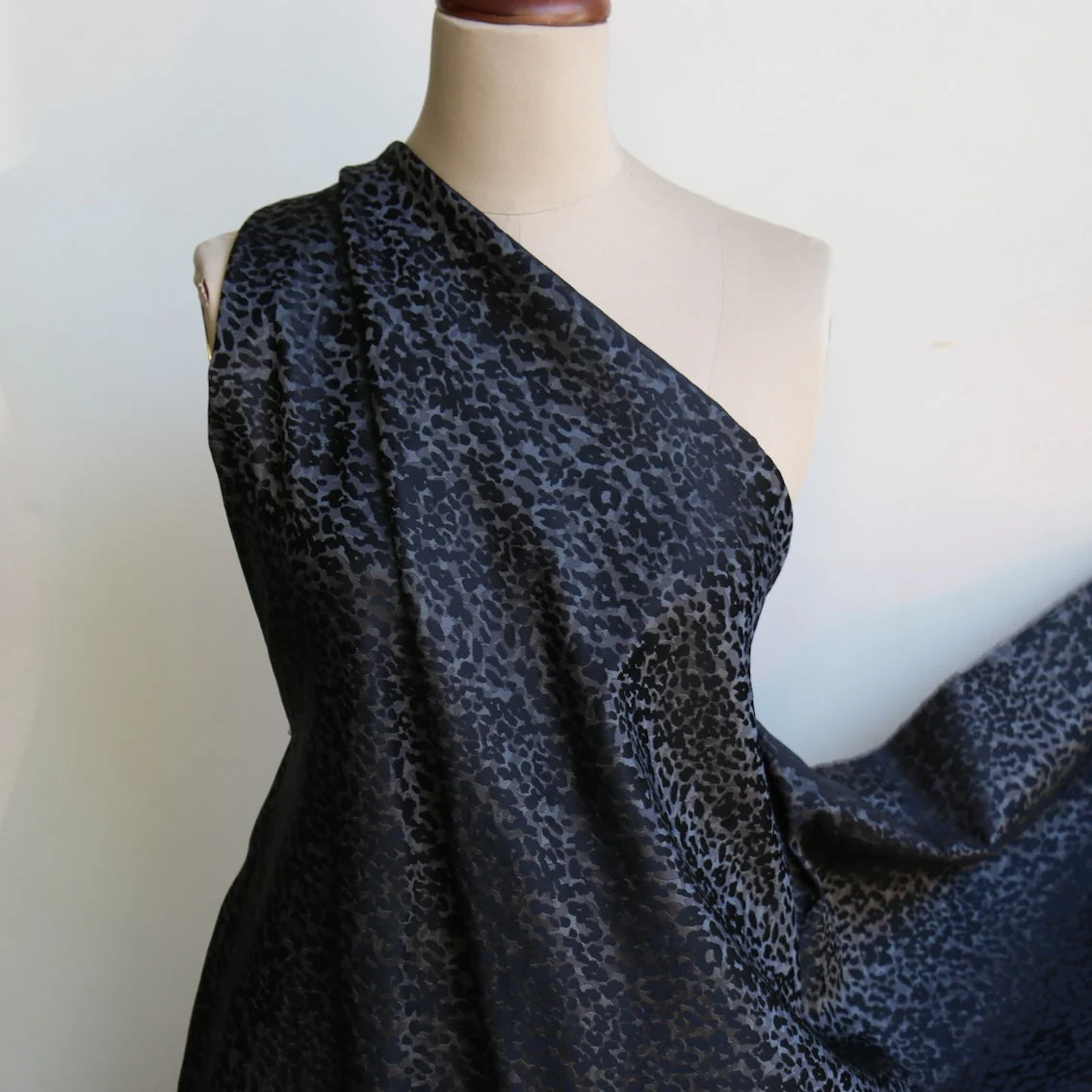Feline Jacquard Charcoal/Black - Image 4