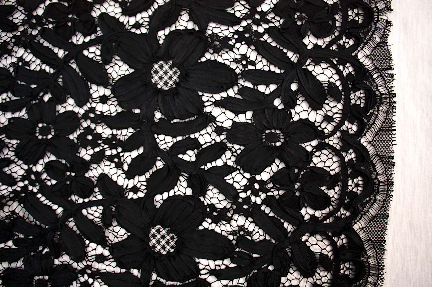 Fiora Flowers Black - Image 3