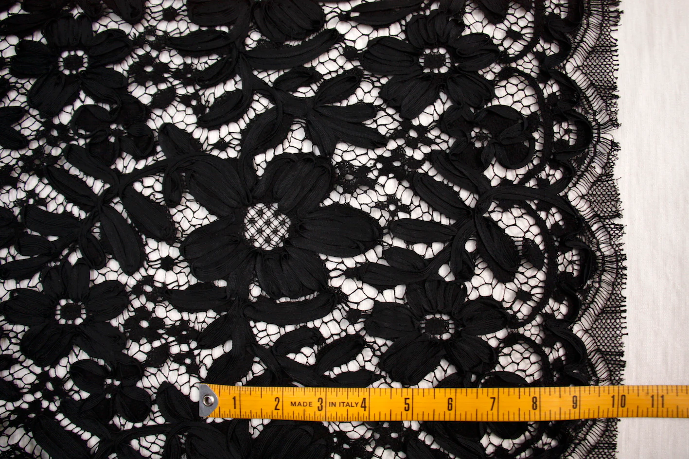 Fiora Flowers Black - Image 4