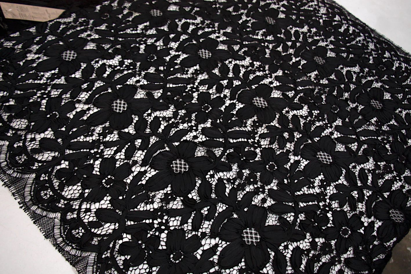 Fiora Flowers Black - Image 5