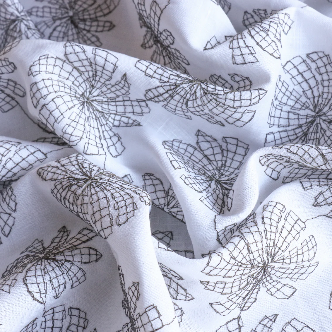 Fiori Del Sole - Embroidered Linen - Image 2