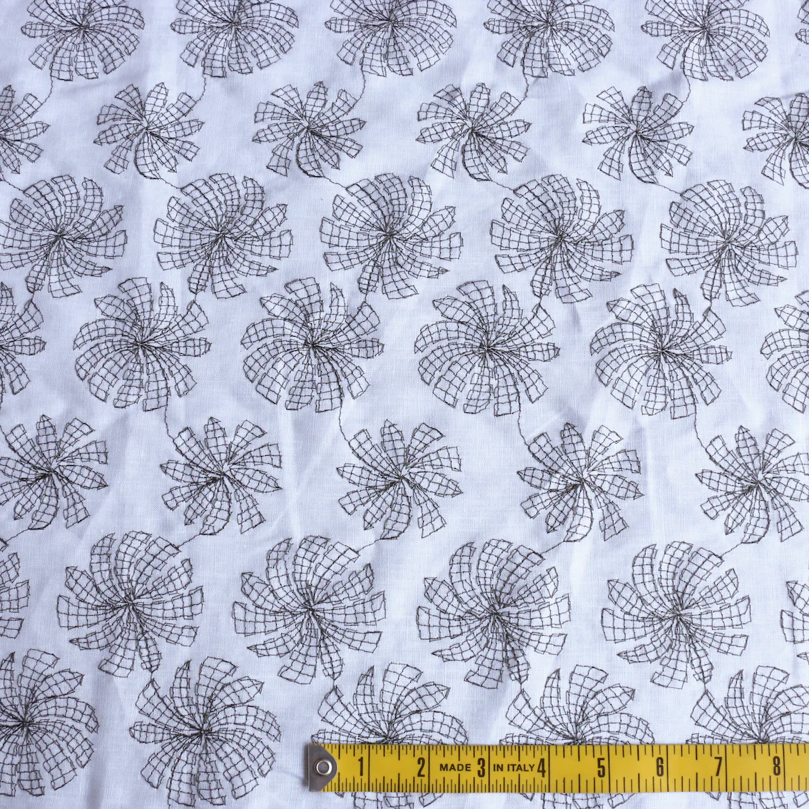 Fiori Del Sole - Embroidered Linen - Image 3