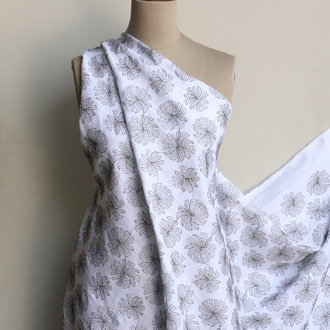 Fiori Del Sole - Embroidered Linen - Image 5
