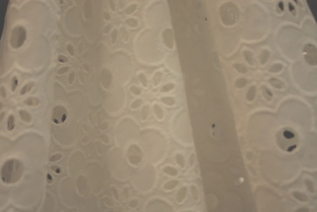 Floral Blanc Embroidery - Image 3