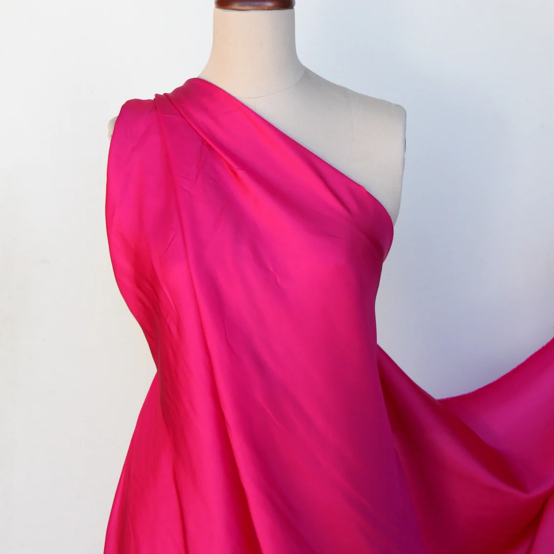 Fuschia Rayon Lining (137cm wide) - Image 3