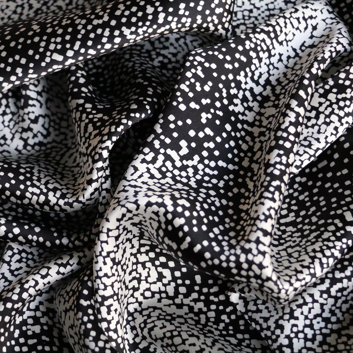 Galaxy Nero Silk Satin - Image 2