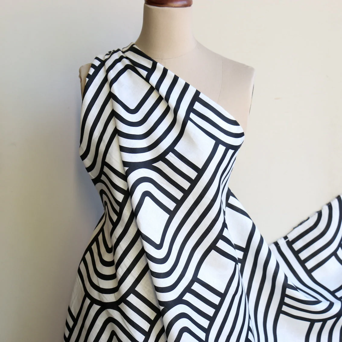 Geo Weave Printed Linen - Image 7