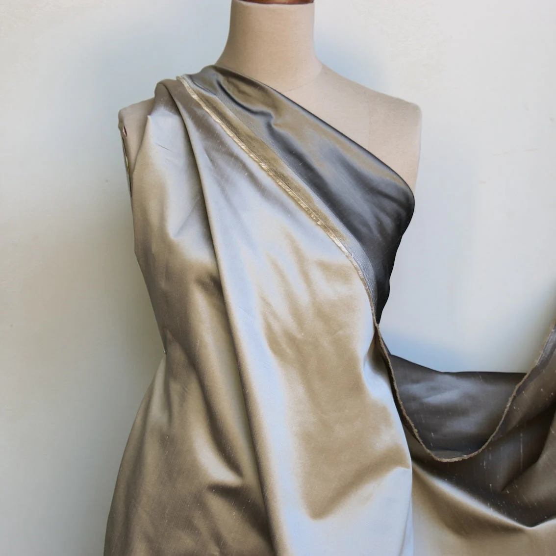 Gilt Silk Shantung - Image 4