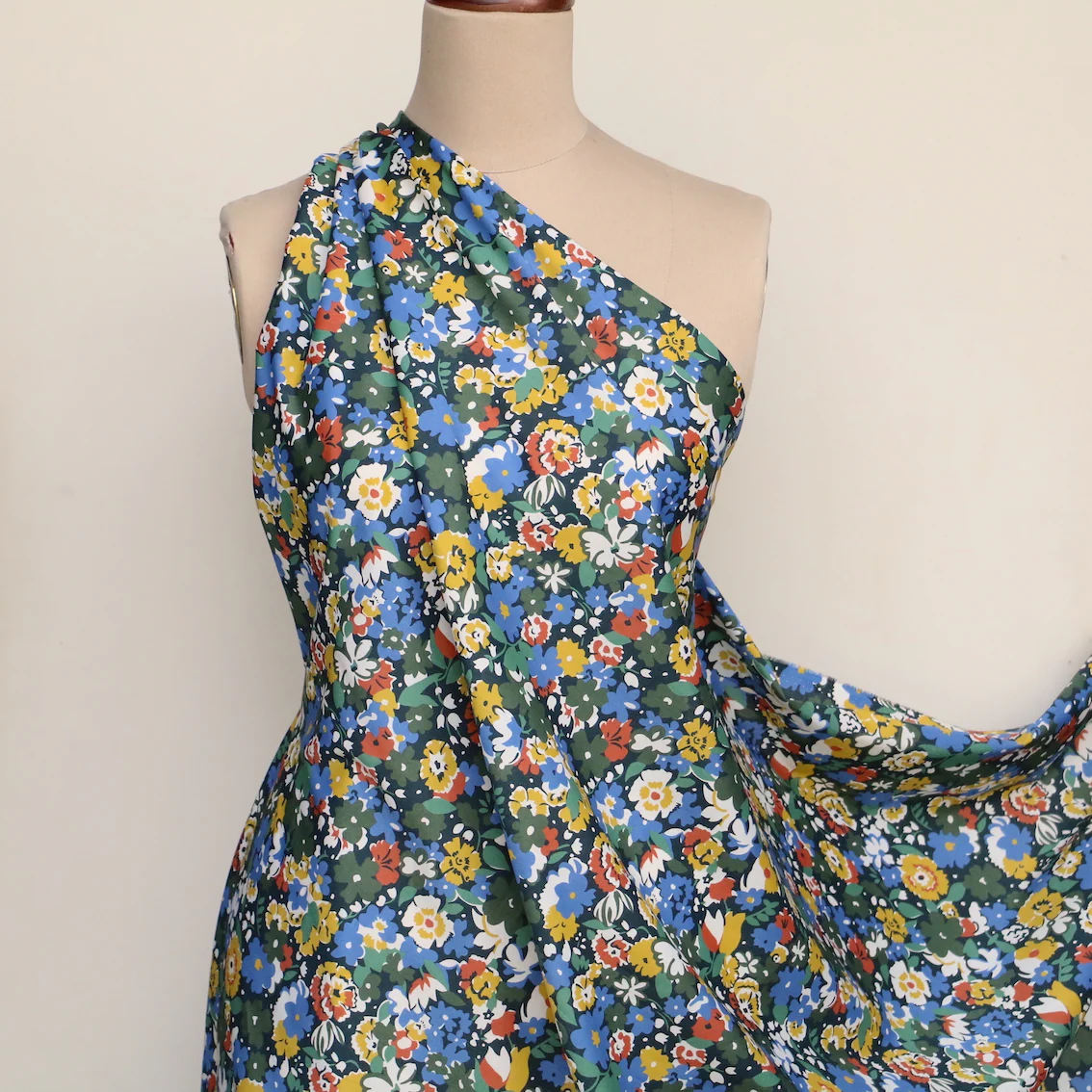 Gloria Lomo Green Liberty Tana Lawn™ - Image 6