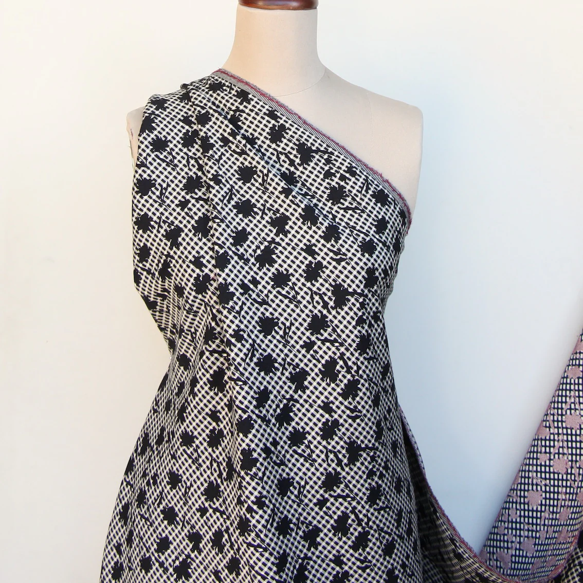 Gothic Carnation Jacquard - Image 6
