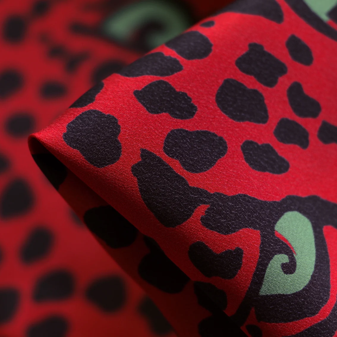 Green Eyes On Red - Silk Crepe De Chine