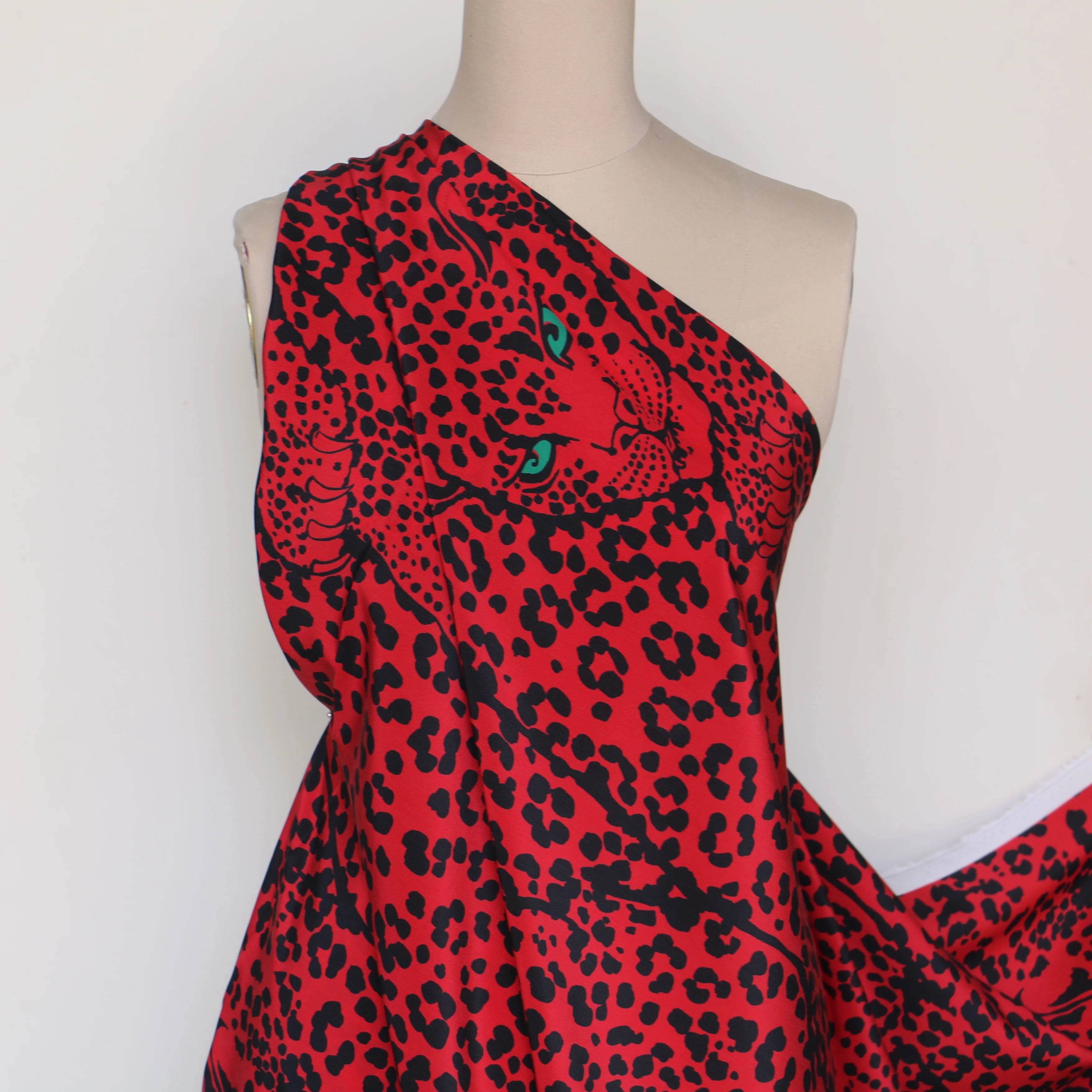 Green Eyes On Red - Silk Crepe De Chine - Image 6