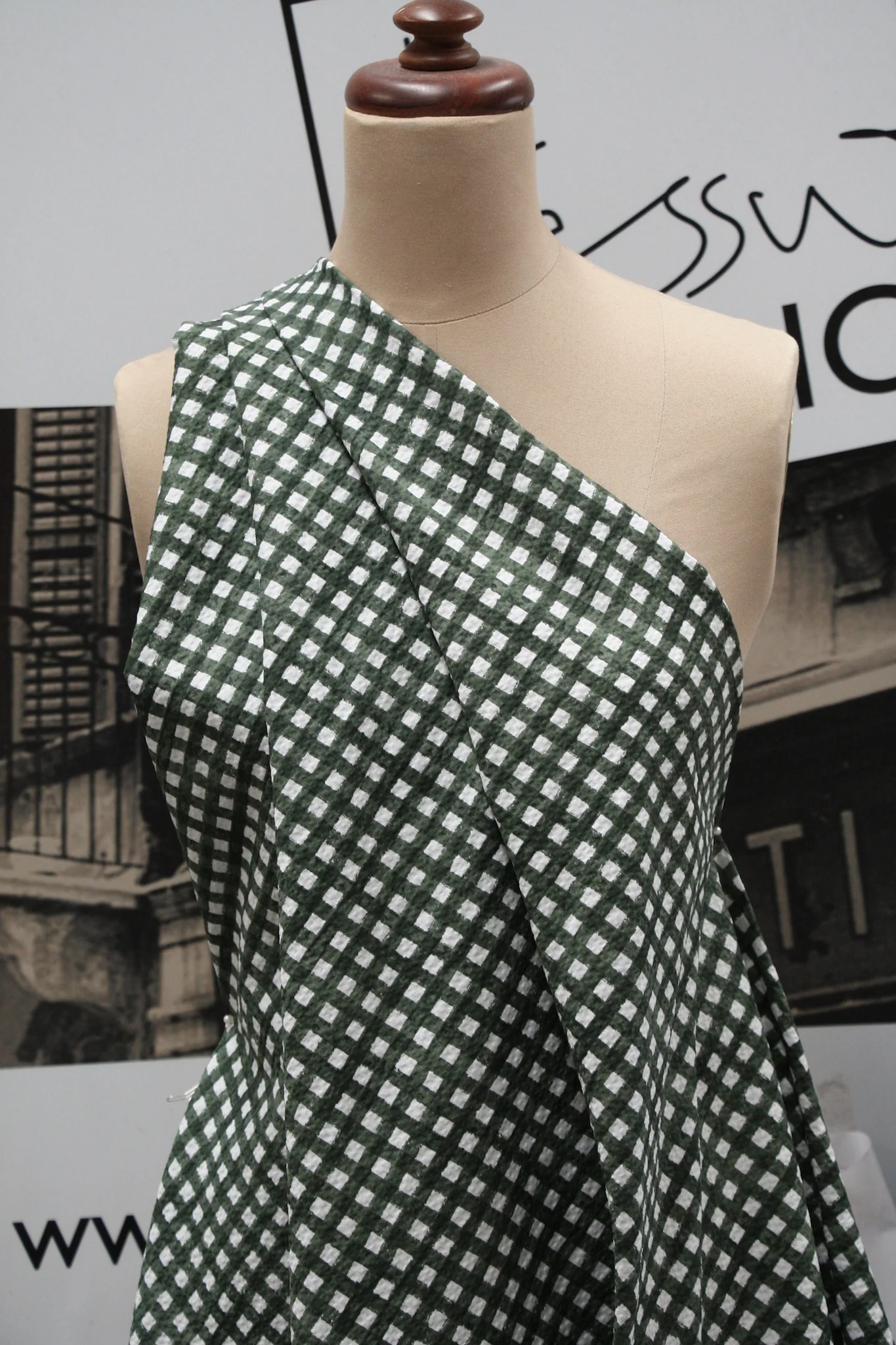 Green Ripple Square - Image 5