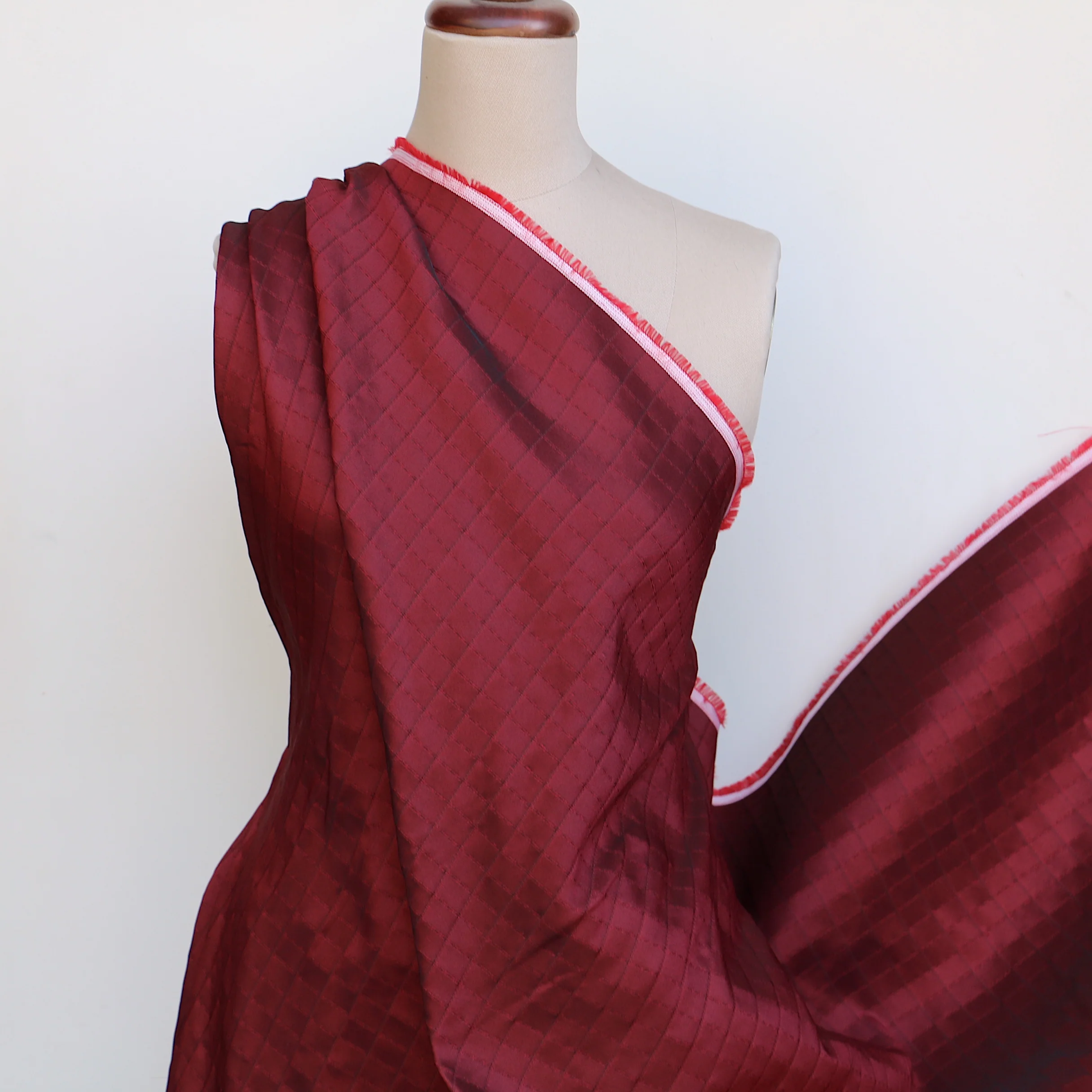 Grid Ruby Jacquard - Image 5