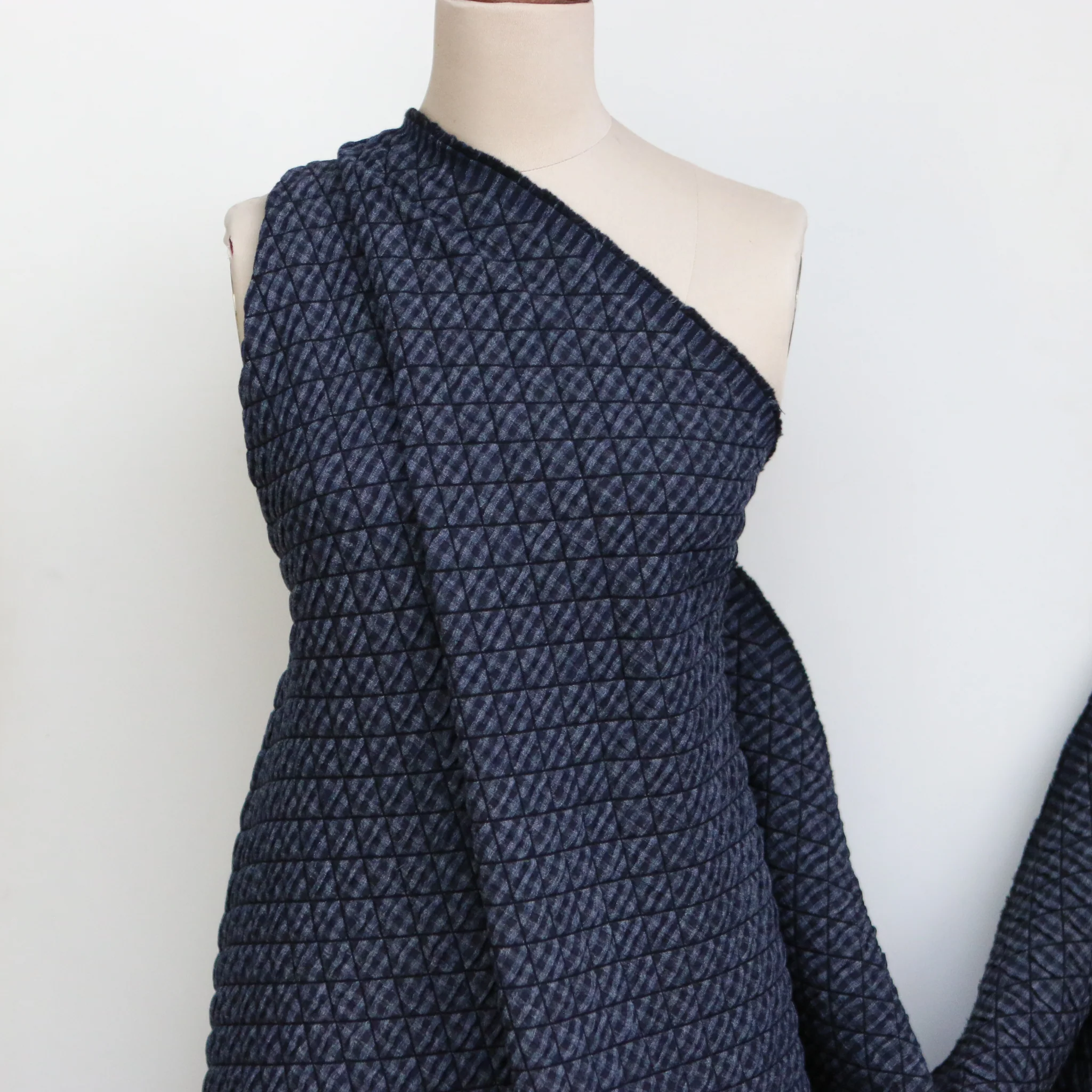 Grigio Diamond Quilted Look Jacquard - Image 5