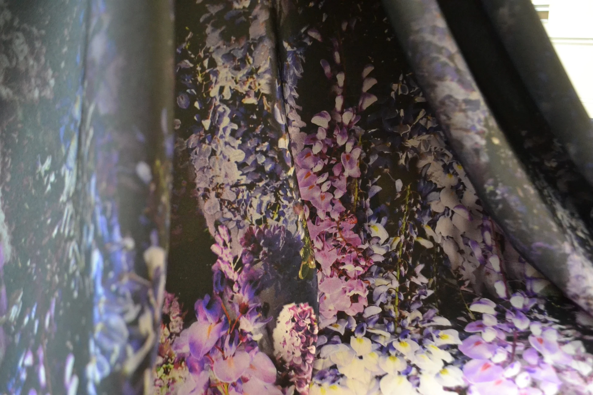 Hanging Wisteria Black - C.D.C - Image 4
