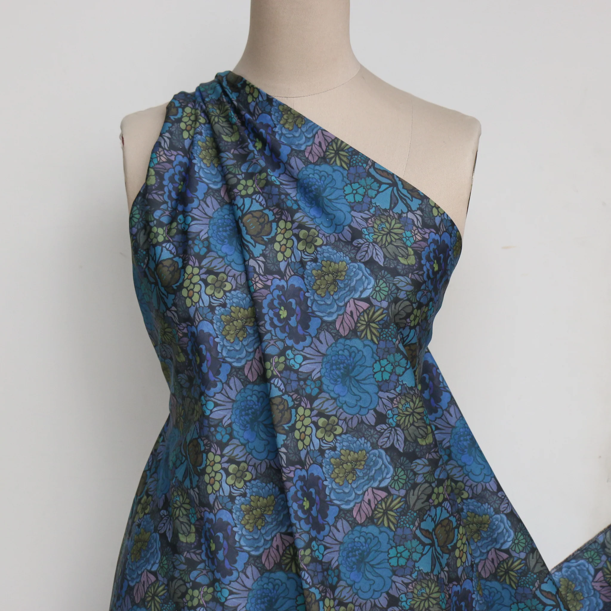 Heritage Garden Blue/Green - Liberty Tana Lawn™ - Image 5