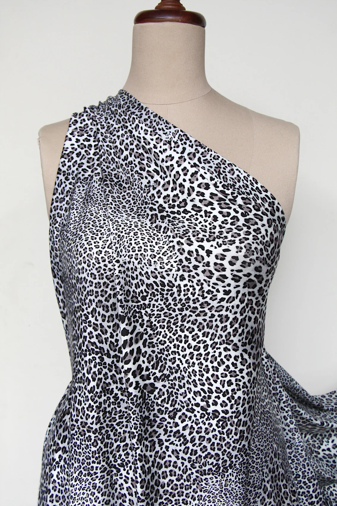 Huntress Grigio Jersey - Image 5