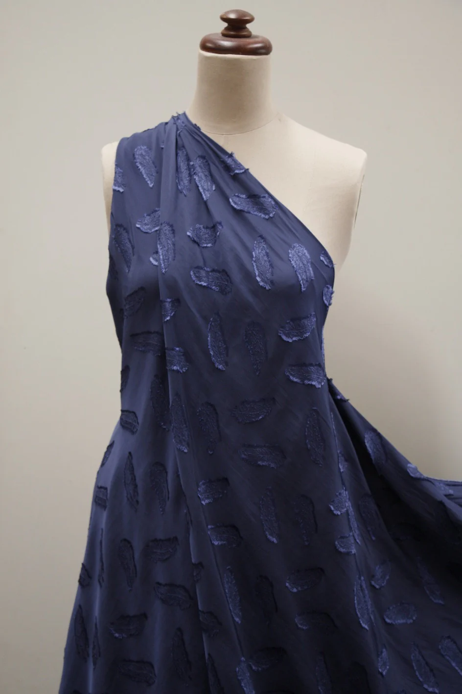 Indigo Feathers Jacquard - Image 5