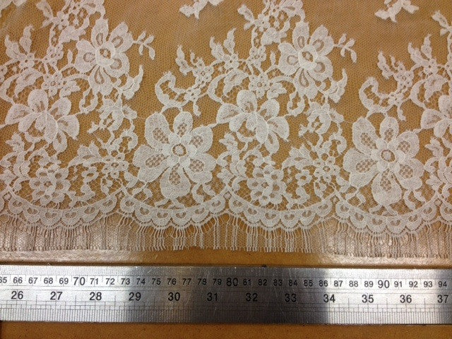 Ivoire Vintage Style Lace