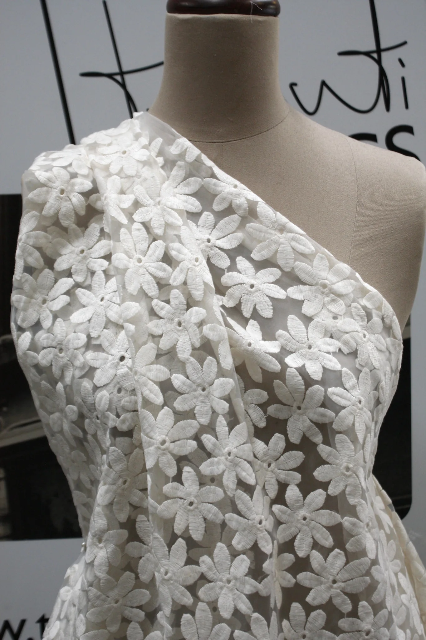 Ivory Daisy - Image 5