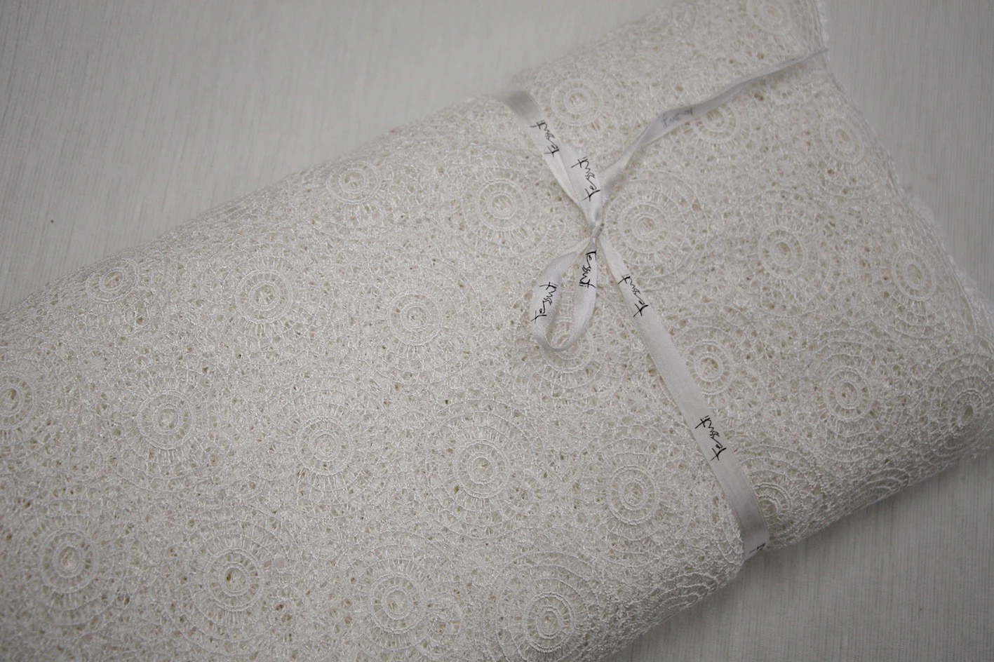 Ivory Guipure Lace - Circular Medallion