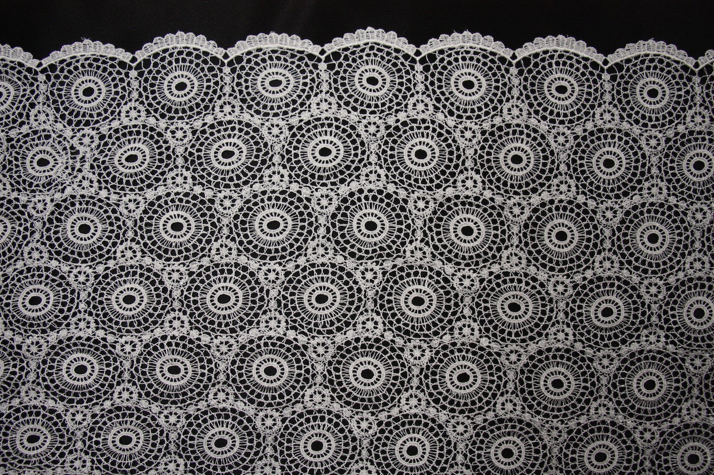 Ivory Guipure Lace - Circular Medallion - Image 2