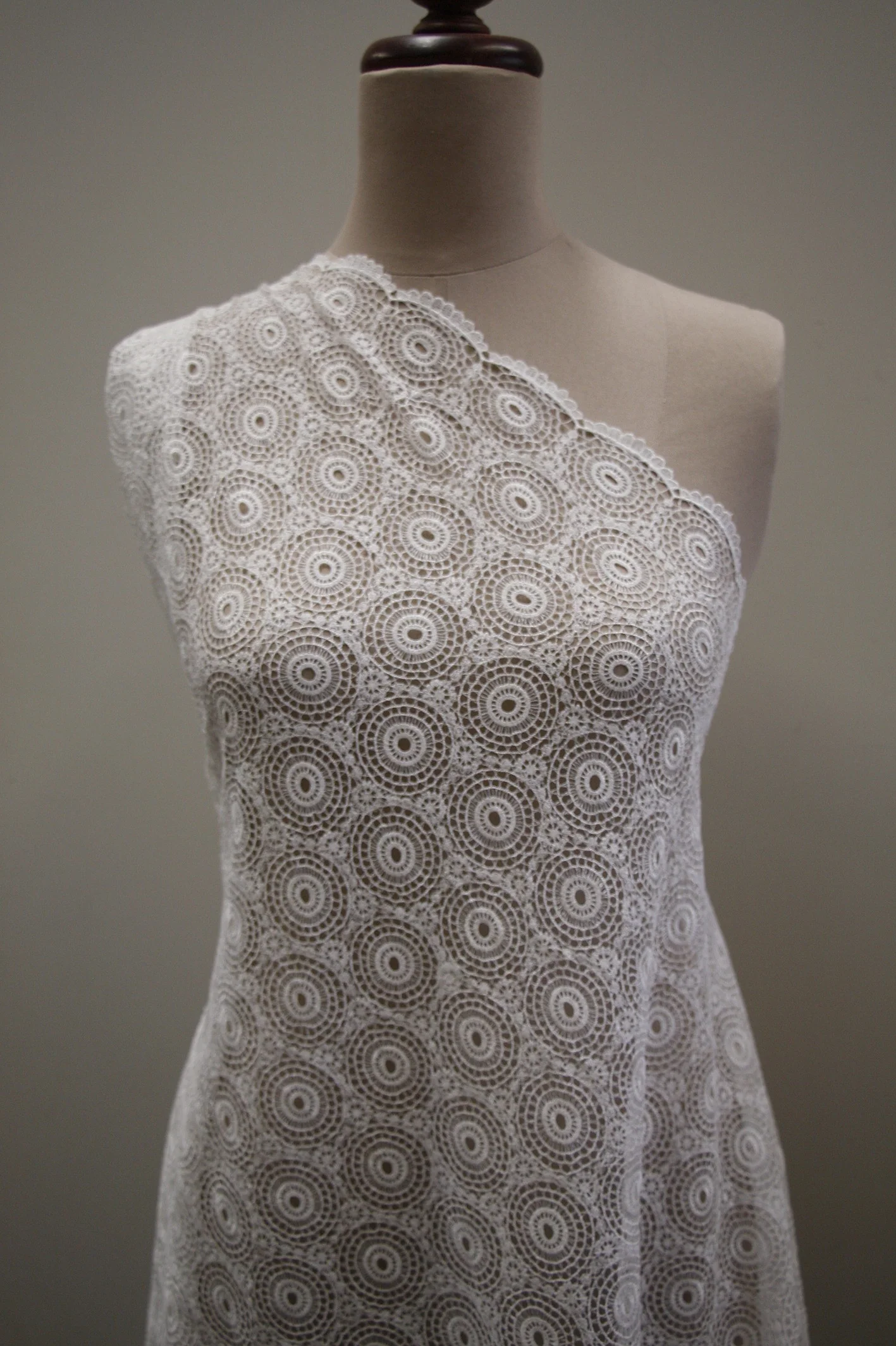 Ivory Guipure Lace - Circular Medallion - Image 7