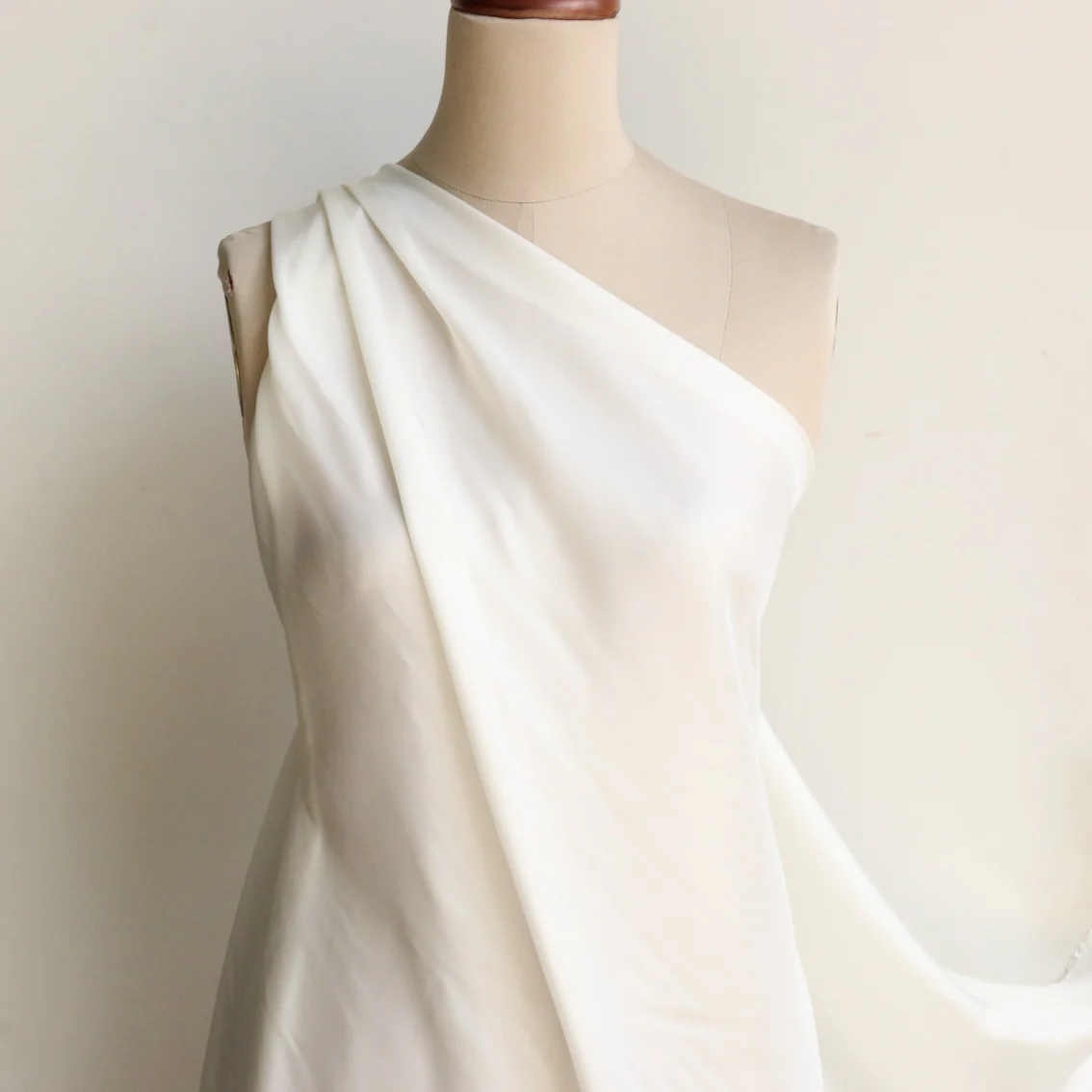 Ivory Rayon Lining (137cm wide) - Image 3