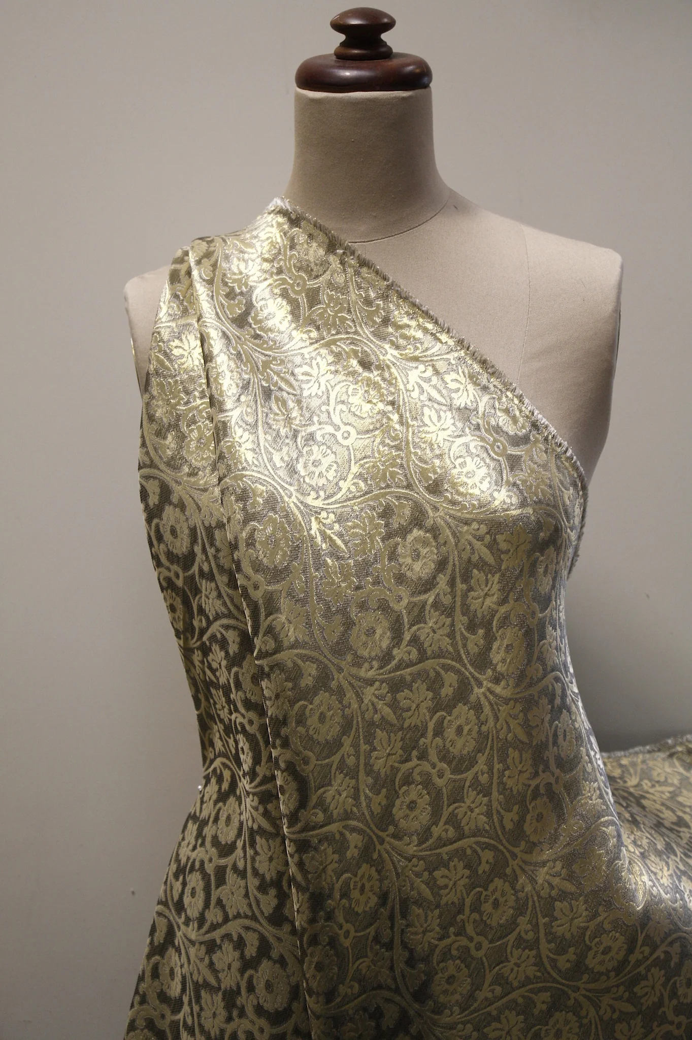 Jacquard In Gold - Image 5