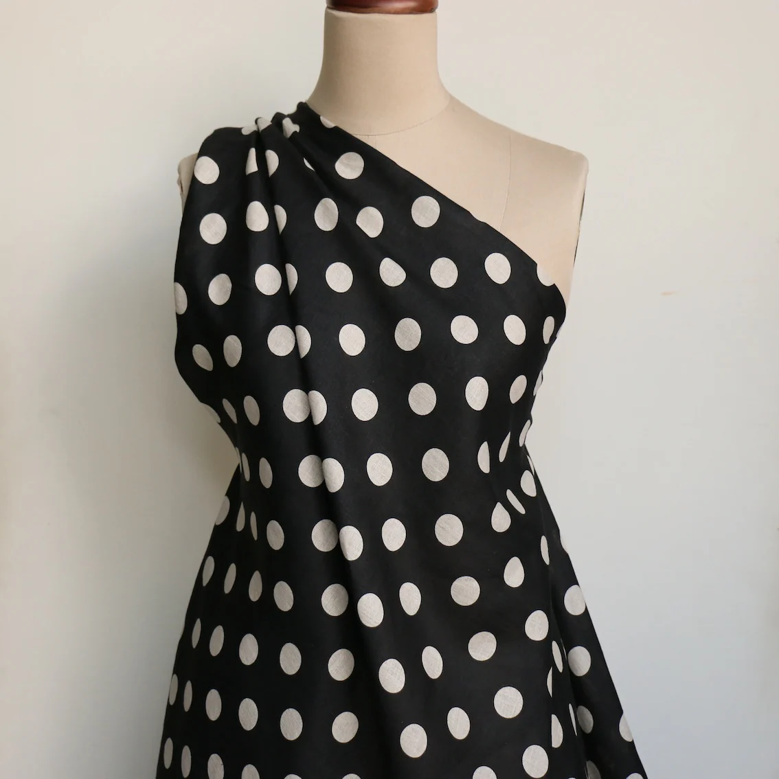 Keiko Spot Black Linen - Image 5